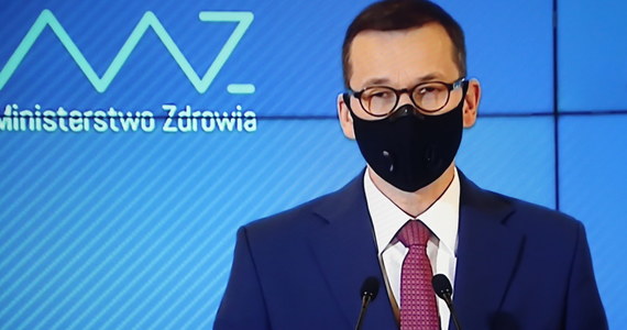 Ja sobie wyobrażam tę współpracę bardzo dobrze, znakomicie, tak, jak do tej pory. Nie mam z tym żadnych problemów - tak premier Mateusz Morawiecki odniósł się do słów Zbigniewa Ziobry. Minister sprawiedliwości stwierdził, że w negocjacjach z Unią Europejską w sprawie budżetu nie można być "miękiszonem". Jak informuje reporter RMF FM, w otoczeniu premiera słowa te zostały odebrane jako atak na szefa rządu.