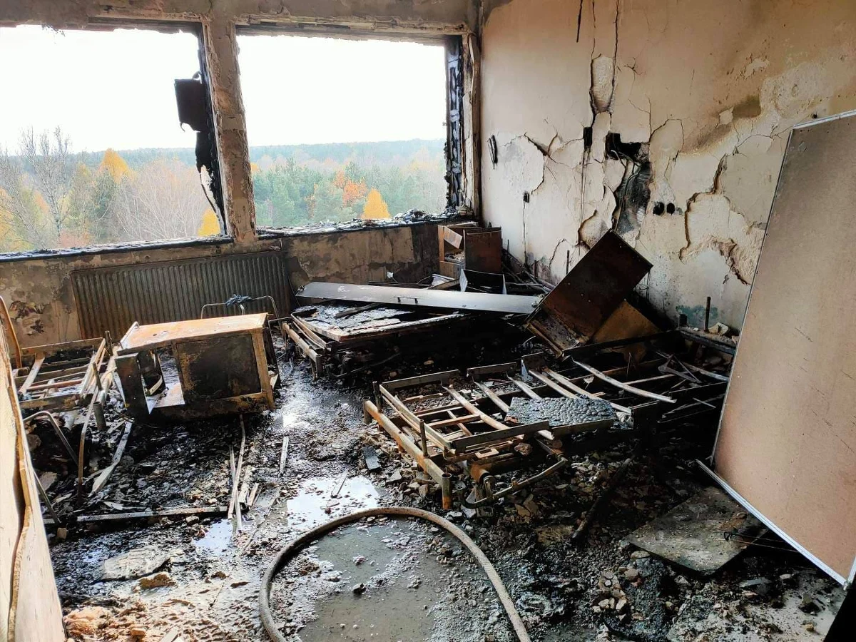 Nie pokonała ich pandemia, pokonał ich pożar. Ogień, który prawie 2 tygodnie temu wybuchł w Uniwersyteckim Centrum Klinicznym w Katowicach zniszczył Oddział Chirurgii Układu Pokarmowego. Leczeni są tam m.in. pacjenci z nowotworami. Pracownicy szpitala apelują o finansowe wsparcie remontu. Na razie oddział musiał ograniczyć przyjęcia.  