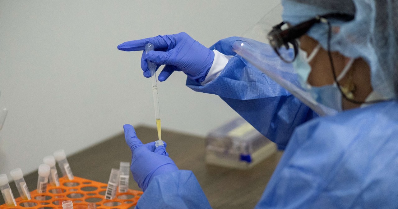 Chciała wwieźć do USA materiał biologiczny z Wuhan. FBI w akcji