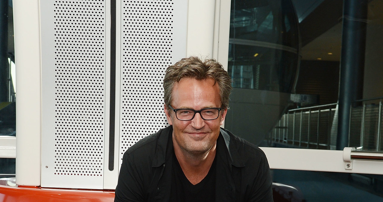 ​Matthew Perry, czyli aktor kojarzony głównie z serialem "Przyjaciele", po dwóch latach spotykania się, poprosił swoją dziewczynę o rękę. Jak informuje magazyn "People", 51-letni gwiazdor postanowił się wreszcie ustatkować. Swoją wybrankę nazywa najwspanialszą kobietą na świecie.