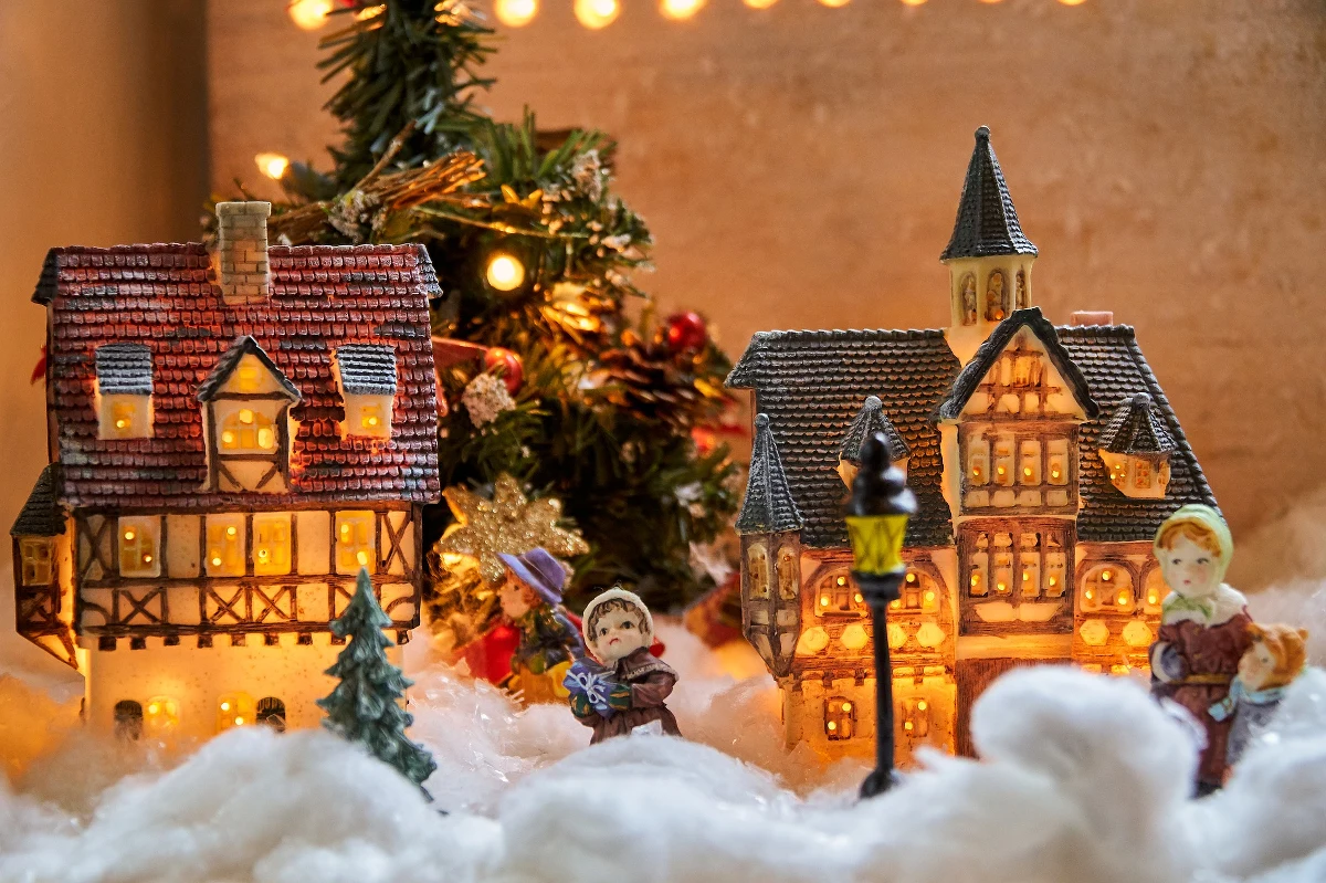 Rządy poszczególnych państw europejskich zapowiadają ograniczenia, jakie w związku z pandemią koronawirusa będą obowiązywać podczas Bożego Narodzenia. I tak na przykład w Niemczech dozwolone będą spotkania rodzinne w gronie do 10 osób, we Włoszech i Hiszpanii prawdopodobnie do sześciu, w Szkocji do ośmiu. 