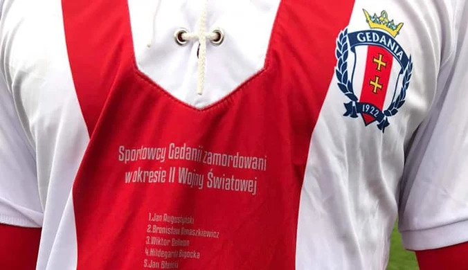 ​Koszulka Gedanii z nazwiskami pomordowanych sportowców trafiła do Muzeum Poczty Polskiej w Gdańsku