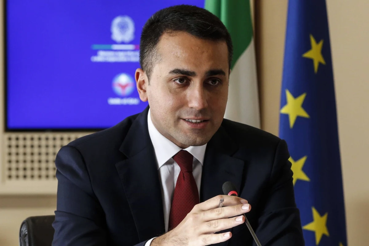 Szef MSZ Włoch Luigi Di Maio oświadczył w piątek, że jego kraj będzie "walczyć ze wszystkich sił, by wyeliminować jakiekolwiek weto" w sprawie unijnego funduszu odbudowy. "Cała Europa jest zakładnikiem trzech państw" - napisał. W swoim oświadczeniu Di Maio nie wymienił z nazwy żadnego kraju.