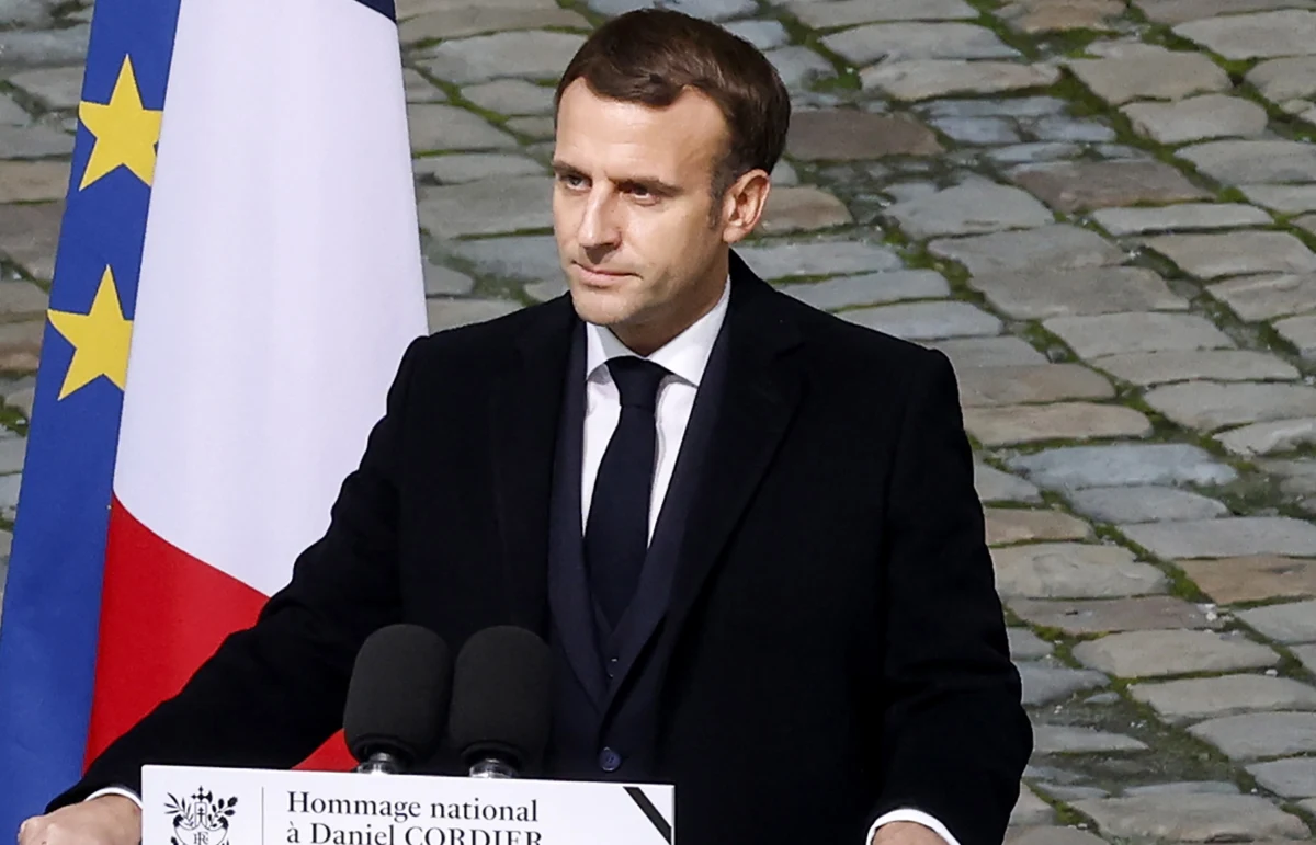Prezydent Francji Emmanuel Macron potępił "niedopuszczalną agresję" policji wobec czarnoskórego producenta muzycznego, która miała miejsce się w ubiegłym tygodniu. "To haniebne obrazy, które nas zawstydzają" - skomentował Macron zdjęcia z policyjnej interwencji.