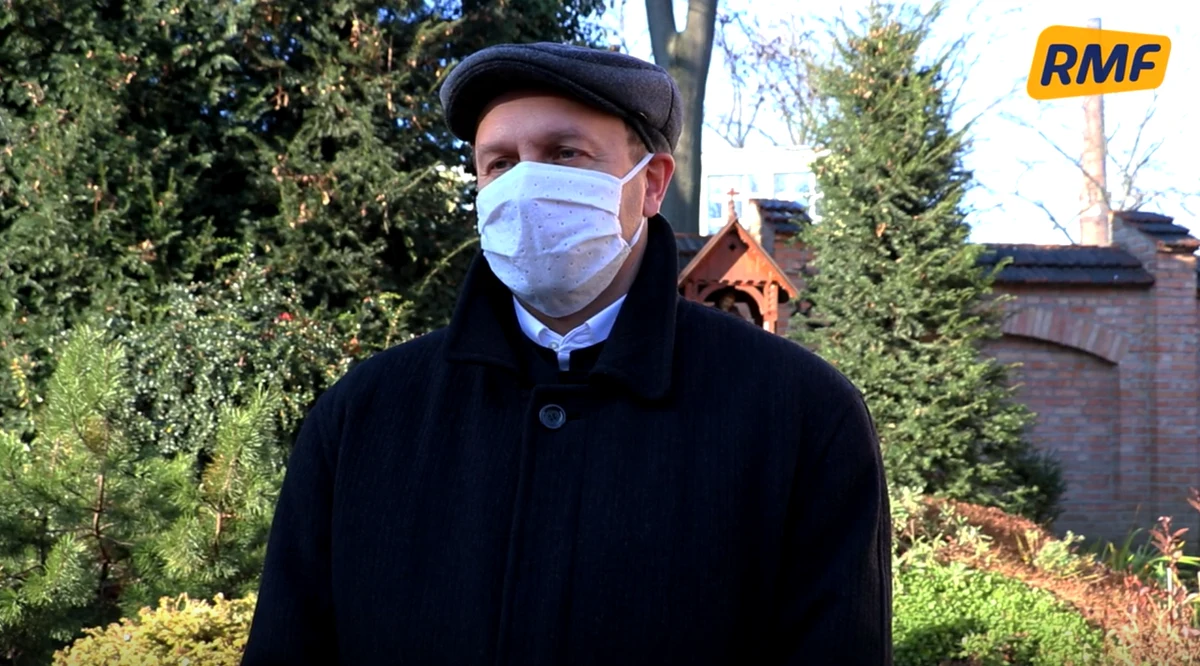 Wiele rodzin nadal potrzebuje pomocy w zakupie laptopów do nauki dla swoich dzieci. Takie gwiazdkowe prezenty chce im sprawić Fundacja Brat Słońce ojców Franciszkanów. "Czasami w rodzinach wielodzietnych jest jedno albo dwa urządzenia, a np. w tym samym czasie o 8 rano musi do lekcji przystąpić kilkoro dzieci. Zbieramy fundusze, które chcemy przeznaczyć na laptopy dla dzieci z wielodzietnych, ubogich rodzin - mówi ojciec Jan Maria Szewek, zachęcając do wzięcia udziału w zbiórce. Fundacja chce pomóc przynajmniej stu rodzinom z całej Polski. 