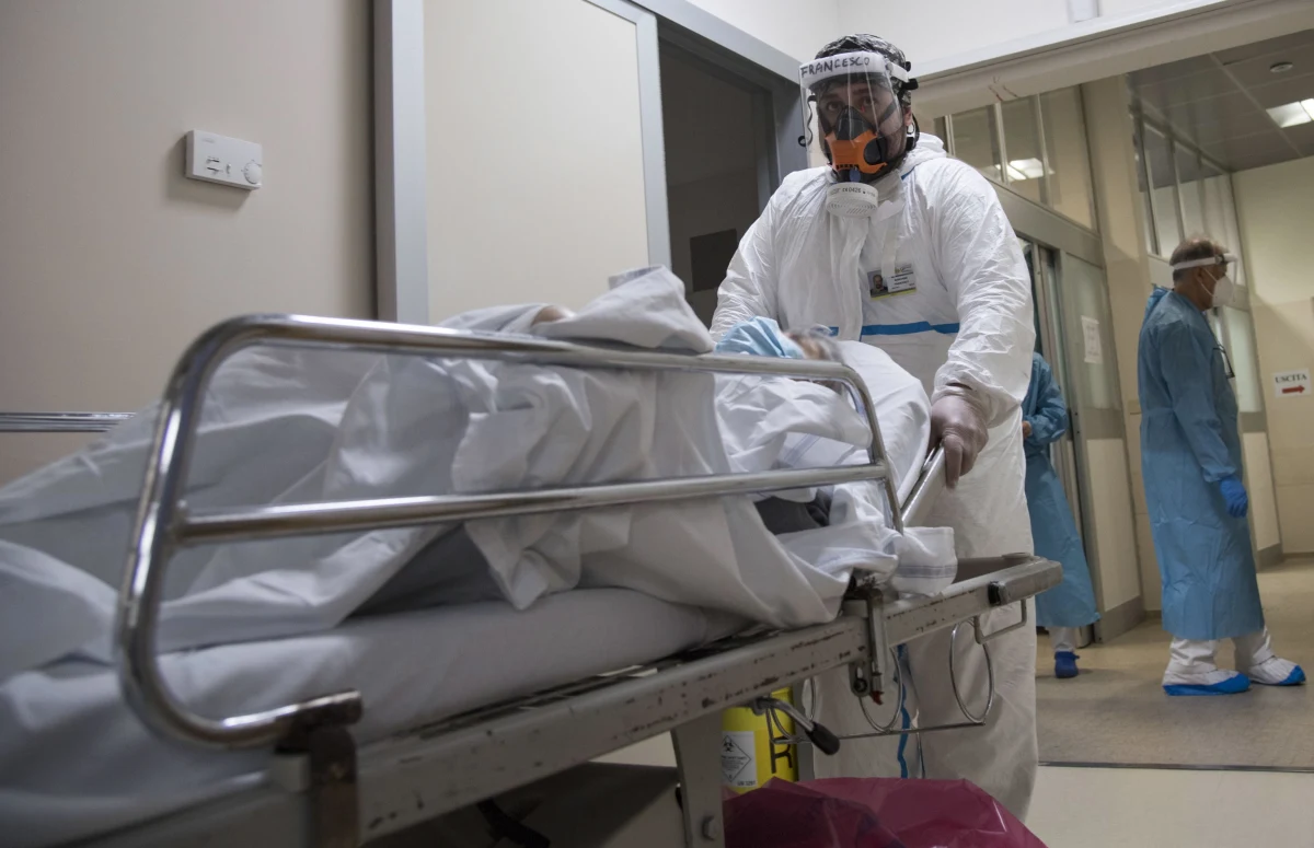 O 15 178 nowych zakażeniach koronawirusem i śmierci 599 chorych na Covid-19 poinformował dzisiaj resort zdrowia. Tym samym całkowita liczba wykrytych w Polsce od początku pandemii przypadków przekroczyła 973 tysiące, a liczba ofiar śmiertelnych sięga już 16 746. W tej chwili w polskich szpitalach przebywa blisko 21,5 tysiąca pacjentów z Covid-19, a ponad 2 tysiące z nich potrzebują respiratorów.