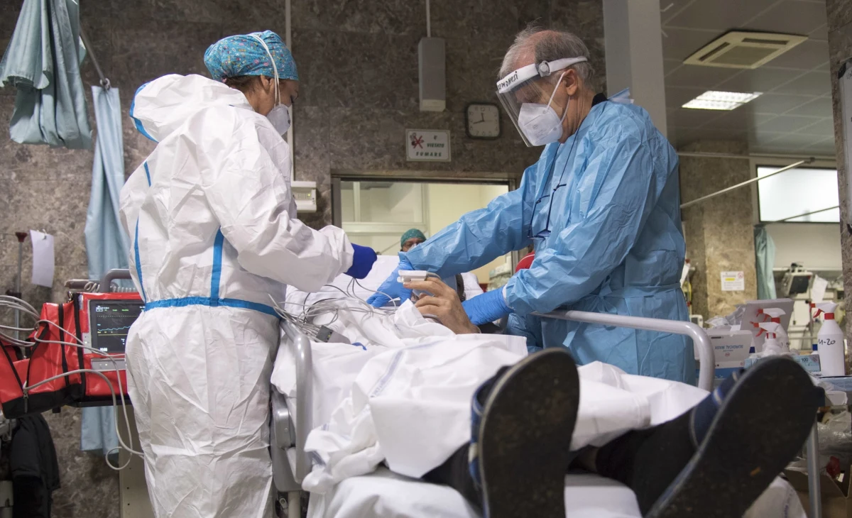 Nie będzie dodatku do wynagrodzenia dla wszystkich pracowników medycznych. Sejm opowiedział się za tym, by dodatki w wysokości 100 proc. wynagrodzenia przysługiwały jedynie tym, którzy do walki z Covid-19 zostali skierowani przez wojewodę.