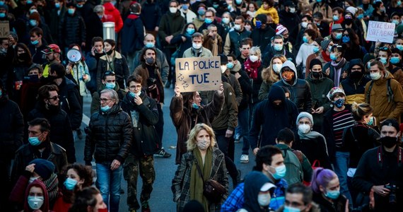 Marsze przeciwko ustawie o globalnym bezpieczeństwie i przemocy policji zgromadziły w sobotę w ok. 70 miastach w całej Francji 133 tys. osób - wynika z danych francuskiego MSW z godz. 18. 46 tys. osób demonstrowało w Paryżu, gdzie policja użyła gazu łzawiącego i armatek wodnych. Według organizatorów marsze zgromadziły w sumie ok. pół miliona osób - podaje agencja AFP.