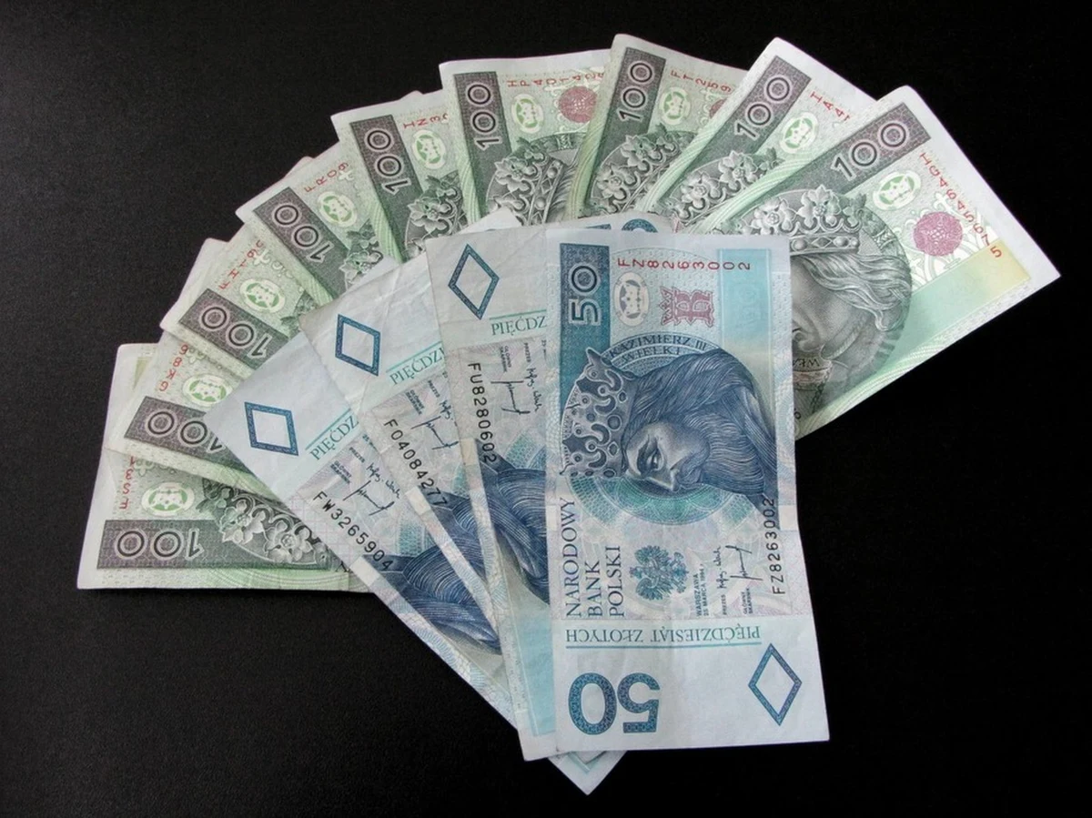 Obowiązkowe maseczki w pracy i groźba odbierania pomocy finansowej przedsiębiorcom, a na świecie szczyt OPEC i pytanie o ceny ropy - to spodziewane wydarzenia nowego tygodnia w gospodarce.