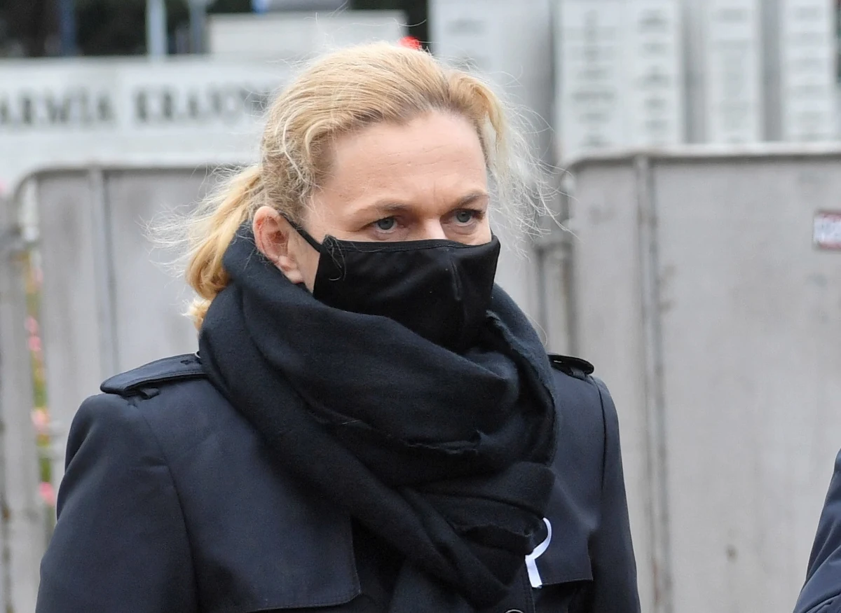 ​Marszałek Sejmu Elżbieta Witek oczekuje niezwłocznego, pisemnego wyjaśnienia w sprawie okoliczności użycia gazu łzawiącego wobec posłanki Barbary Nowackiej w trakcie sobotnich demonstracji - poinformowała w niedzielę Kancelaria Sejmu.