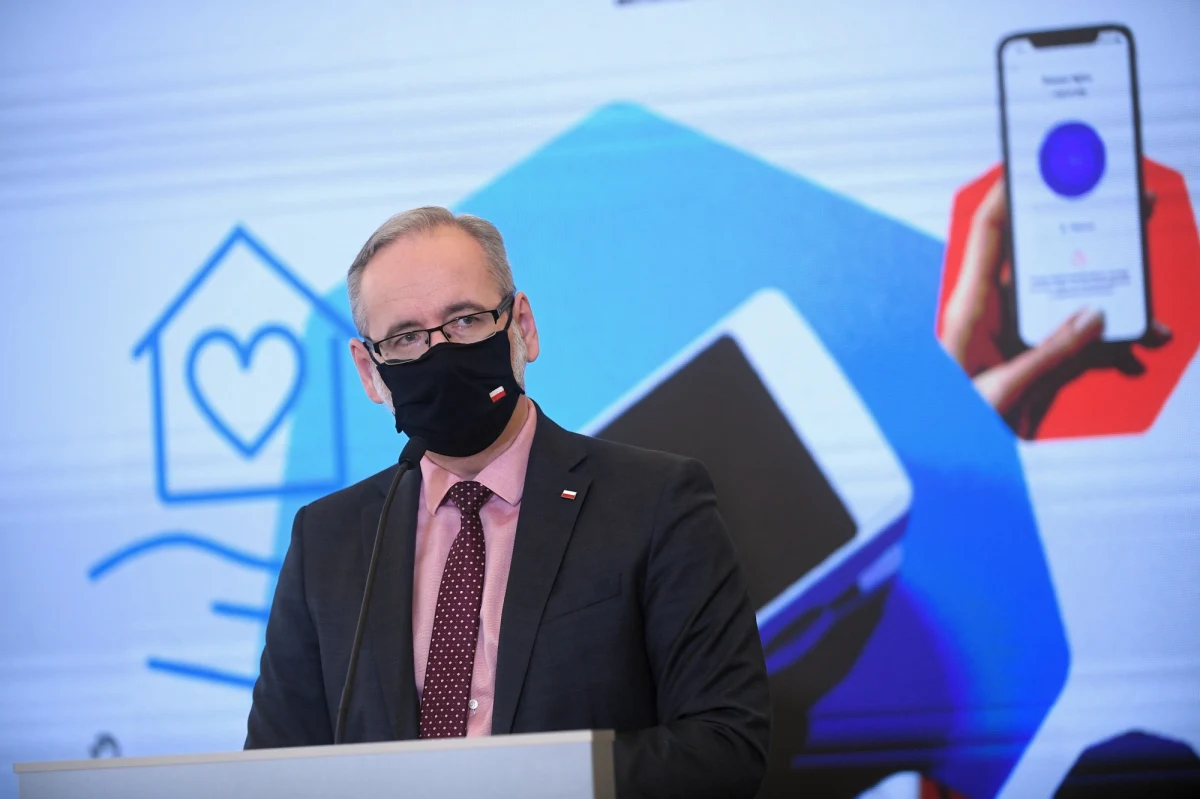 Na konferencji prasowej minister zdrowia Adam Niedzielski przekazał najnowsze informacje dotyczące walki rządu z pandemią koronawirusa. Powracają między innymi kontrole na stokach, a jeszcze w tym tygodniu mamy dowiedzieć się więcej na temat szczepień przeciwko Covid-19. Poznaliśmy także szczegóły dotyczące dodatków do wynagrodzenia dla medyków zaangażowanych w leczenie chorych na Covid-19. 