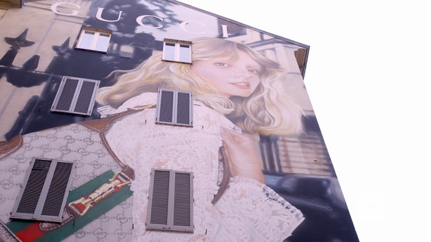 Agata oprowadza nas po Mediolanie. W samym centrum miasta znajdziemy rzeźbę autorstwa polskiego artysty - Igora Mitoraja. Zobaczymy też mural, którego właścicielem jest firma Versace.Fragment programu "Polacy za granicą", emitowanego na antenie Polsat Play.