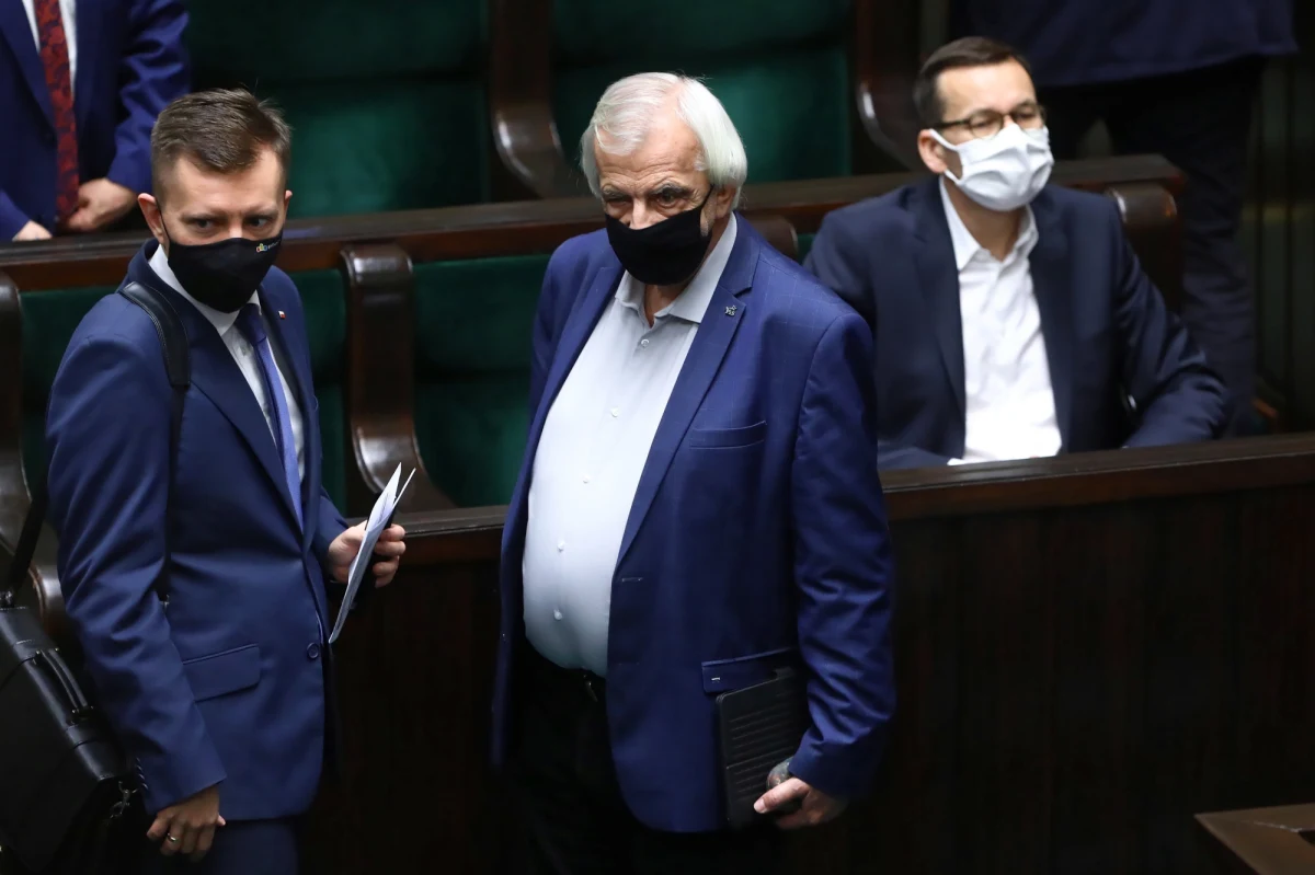 Według ustawy o Radzie Ministrów rząd może ustanowić pełnomocnika do określonych spraw, których przekazanie członkom Rady Ministrów nie jest celowe. Rząd Mateusza Morawieckiego stworzył jak dotąd ponad 50 funkcji pełnomocników – to absolutny rekord w historii Polski.