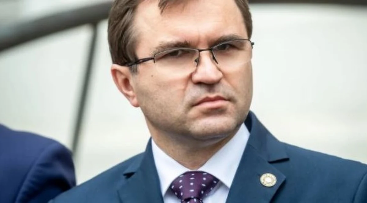 "Walka między premierem a Zbigniewem Ziobro trwa o to, kto kiedyś będzie kierował obozem Prawa i Sprawiedliwości, gdy zabraknie Jarosława Kaczyńskiego - to wszyscy wiedzą od dawna" - mówił w Porannej rozmowie w RMF FM Zbigniew Girzyński. Zdaniem posła PiS to pojedynek absolutnie przedwczesny, ponieważ Jarosław Kaczyński może rządzić partią jeszcze wiele lat.