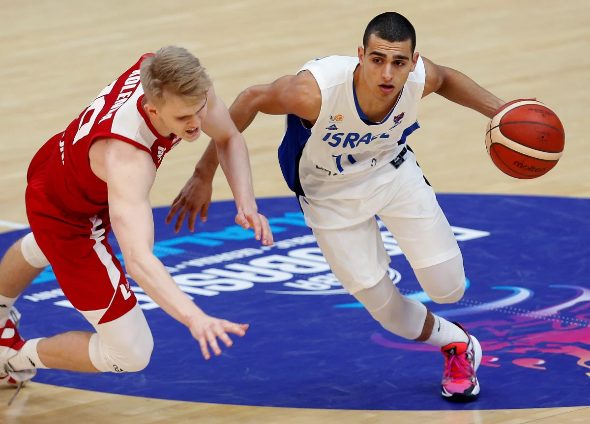 Polska przegrała w Walencji z Izraelem 72:78 w meczu 4. kolejki grupy A eliminacji mistrzostw Europy koszykarzy. „Nasi pokazali za mało sprytu, a za dużo akcji na siłę” – tak ocenił spotkanie Polaków były trener reprezentacji Andrzej Kuchar.