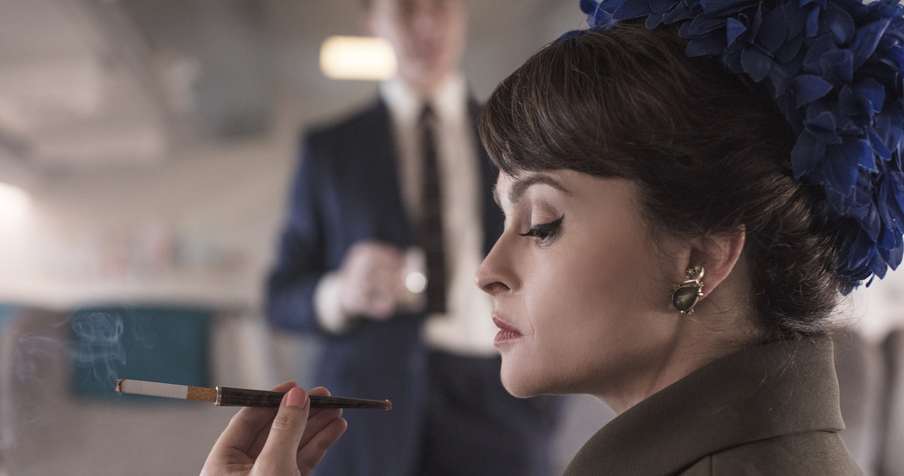 Helena Bonham Carter, która wcieliła się w "The Crown" w postać księżniczki Małgorzaty, podziela zdanie wielu osób oburzonych nowym sezonem tego serialu. Jej zdaniem należy poinformować widzów, że to, co oglądają na ekranie, nie jest wiernym odwzorowaniem faktów.Aktorka zaznaczyła, że na twórcach ciąży wręcz "moralna odpowiedzialność", aby rozwiać wszelkie wątpliwości w tej kwestii.