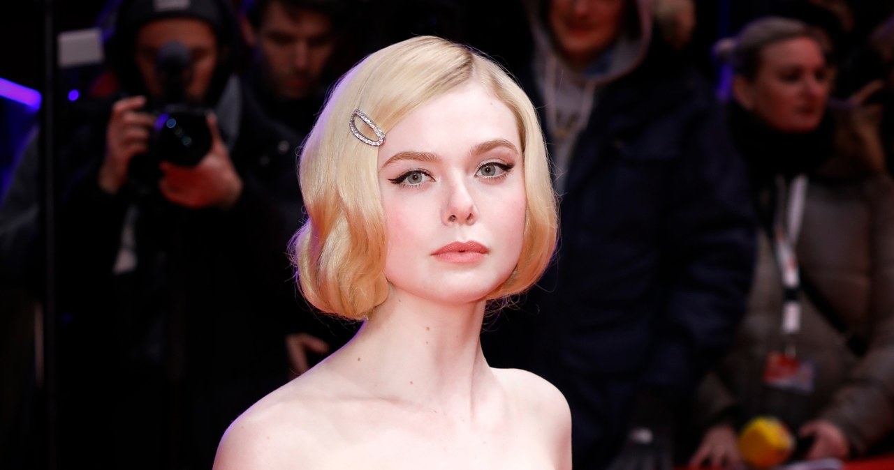 Elle Fanning, jedna z najpopularniejszych aktorek młodego pokolenia, opowiedziała o tym, jak trwająca od kilku miesięcy pandemia zmieniła jej życie. Okazuje się, że w przeciwieństwie do większości z nas, spędzanie czasu w izolacji bardzo jej służy. Gwiazda zdradziła, że wprowadzone obostrzenia były dla niej impulsem do tego, by bardziej o siebie zadbać i zatroszczyć się o relacje z bliskimi jej ludźmi.