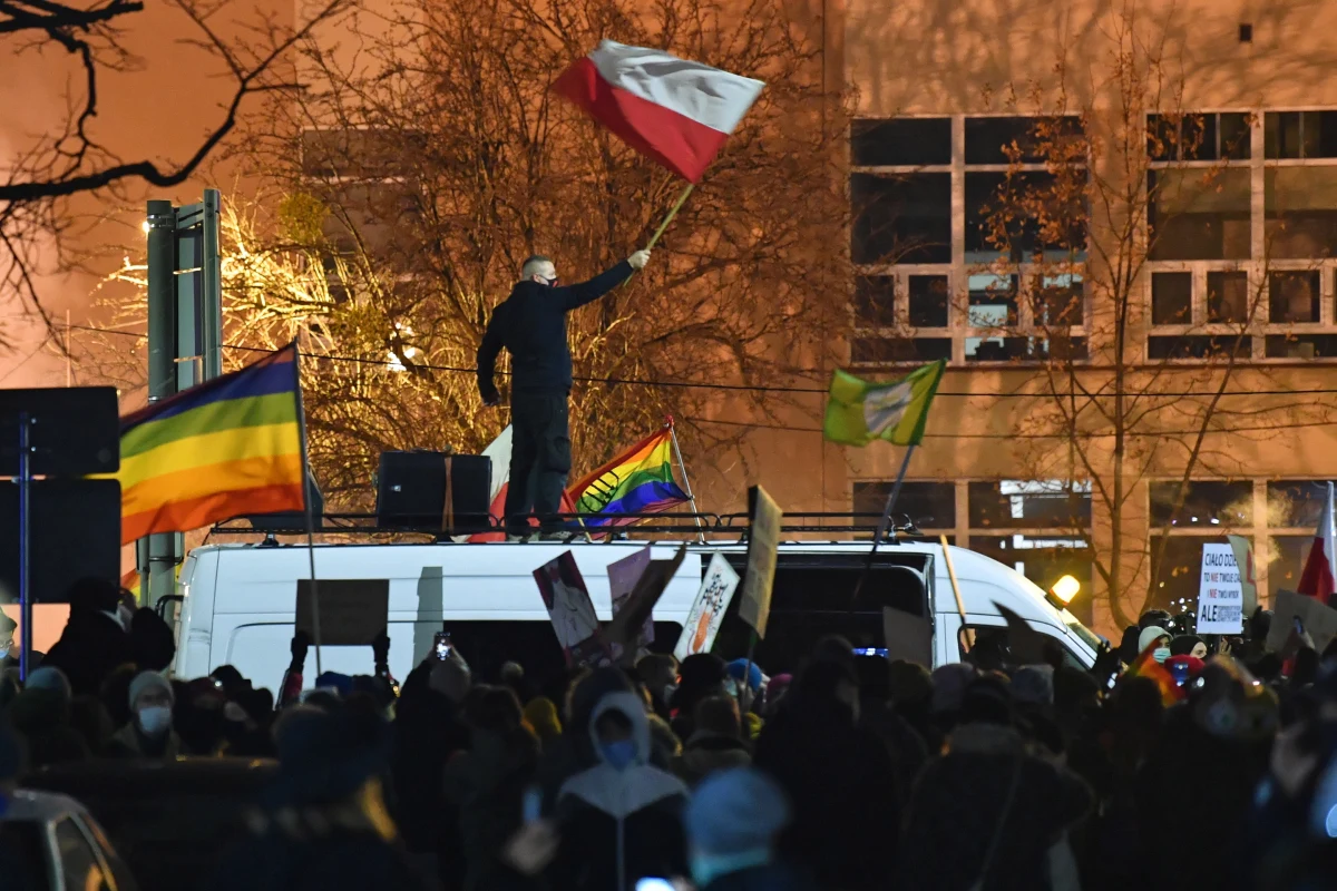 "Orzeczenie Trybunału Konstytucyjnego ws. aborcji powinno zostać opublikowane niezwłocznie po ogłoszeniu przez TK uzasadnienia" - czytamy w przyjętym przez Radę Ministrów stanowisku.