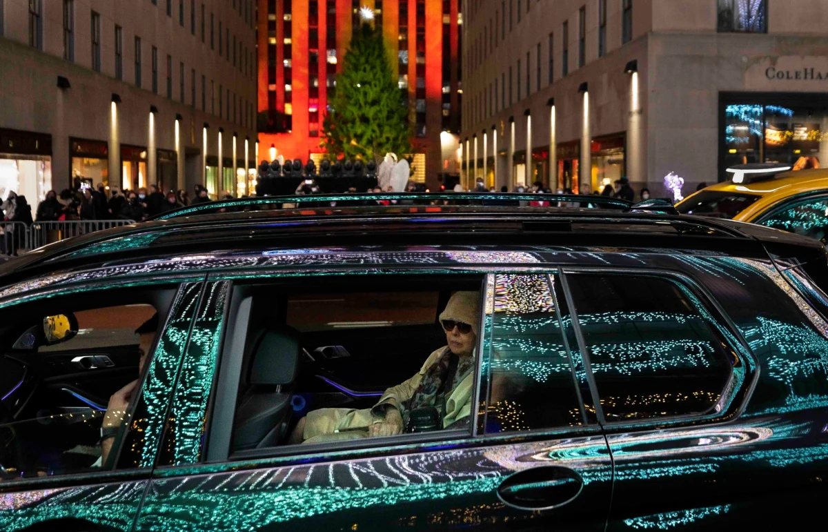 "Zbliżają się Święta Bożego Narodzenia, tradycyjnie chcielibyśmy spotkać się z bliskimi. Biorąc jednak pod uwagę sytuację epidemiczną, powinniśmy zachowywać się szczególnie ostrożnie i z rozwagą. W tym roku z rodziną spotkam się poprzez komunikator" - powiedziała wirusolog prof. Agnieszka Szuster-Ciesielska.