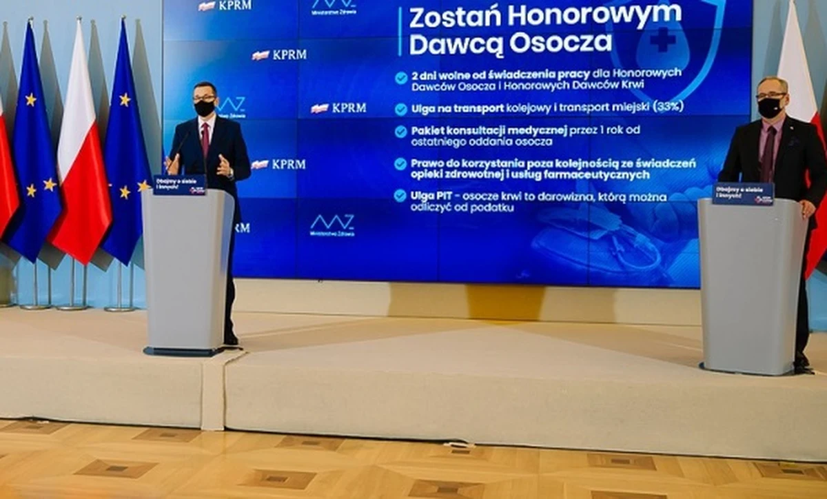 Ulga podatkowa na darowiznę, dwa dni wolne od pracy, ulga na korzystanie z transportu kolejowego i miejskiego oraz pakiet konsultacji medycznych – na takie korzyści według premiera mogą liczyć osoby, które oddadzą osocze. Mateusz Morawiecki zapowiedział to tydzień temu na konferencji prasowej, na której zachęcał, by zostać honorowym dawcą. Szef rządu wyraźnie powiedział, że z takich udogodnień "można korzystać". Projekt ustawy w tej sprawie wciąż jednak nie ujrzał światła dziennego - ustalił reporter RMF FM Patryk Michalski.