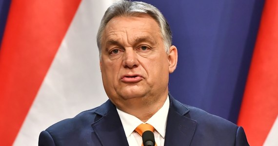 Zachowanie europosła Fideszu Jozsefa Szajera nie mieści się w systemie wartości tej wspólnoty partyjnej i jest nie do przyjęcia - oświadczył w środę premier Węgier Viktor Orban. Szajer został przyłapany na udziale w gejowskiej orgii w Brukseli.