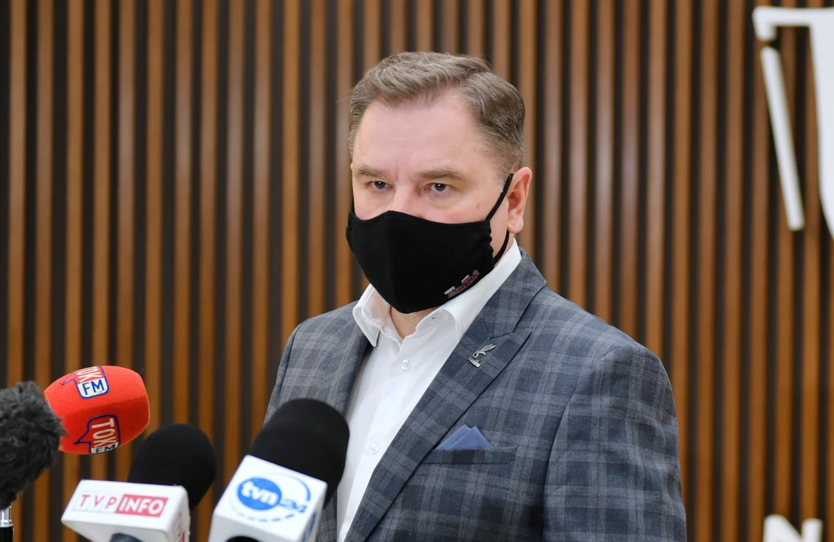 Solidarność pracowników banków, handlu i ubezpieczeń w środowym apelu poprosiła prezydenta Andrzeja Dudę, by do poniedziałku 7 grudnia nie podpisywał nowelizacji ustawy, która incydentalnie zniesie zakaz handlu w niedzielę 6 grudnia.