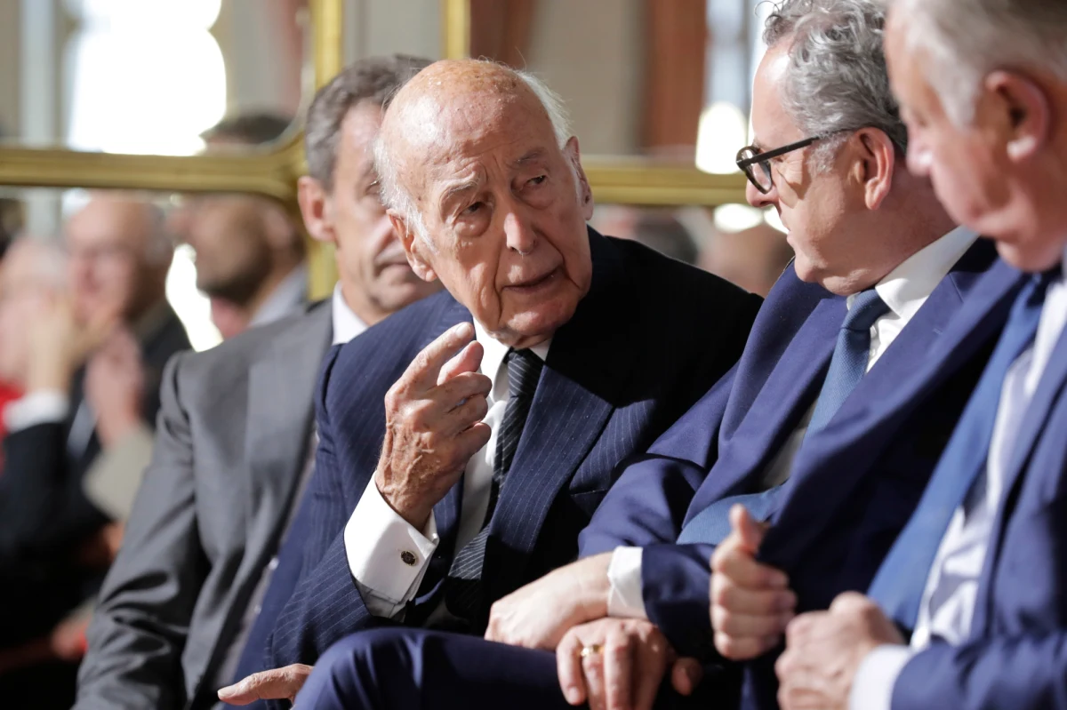 ​Prezydent Francji Emmanuel Macron zarządził na dzień 9 grudnia żałobę narodową po śmierci Valery’ego Giscarda d'Estainga. Szef państwa wygłosił orędzie do narodu w związku z odejściem byłego prezydenta.