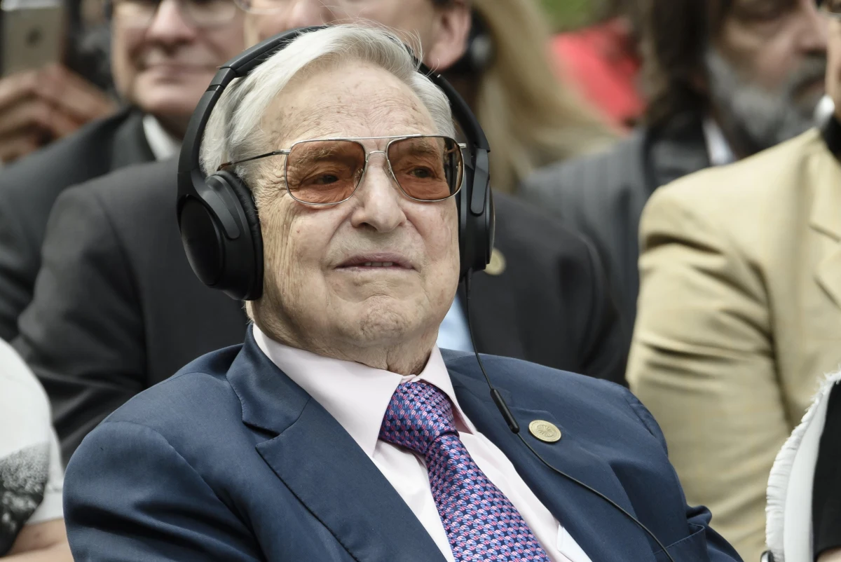 Zdaniem George'a Sorosa najlepszą radą na obejście weta Polski i Węgier jest wyemitowanie przez UE obligacji wieczystych. Pożyczony w ten sposób przez Unię od światowej finansjery kapitał nigdy nie podlegałby spłacie, należne byłyby za to roczne odsetki - wieczyście.