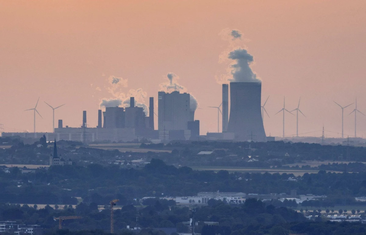 Brytyjski rząd oficjalnie ogłosił znaczące przyspieszenie tempa dekarbonizacji i redukcji emisji CO2. Cel redukcyjny na 2030 roku rośnie z 53 do 68 proc. To najambitniejszy plan spośród największych gospodarek świata - oświadczył premier Boris Johnson.