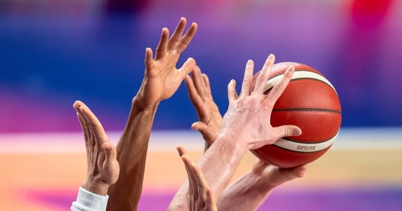 W czasie dzisiejszego spotkania władz FIBA Polska została wybrana gospodarzem ostatniego turnieju kwalifikacyjnego do mistrzostw Europy w koszykówce. Zamknięty turniej odbędzie się w lutym w gliwickiej Arenie - dowiedzieli się dziennikarze z redakcji sportowej RMF FM. Biało-czerwoni zmierzą się wtedy z mistrzami świata - Hiszpanami oraz z Rumunią. Rozegrane zostaną także pozostałe spotkania w grupie A. 