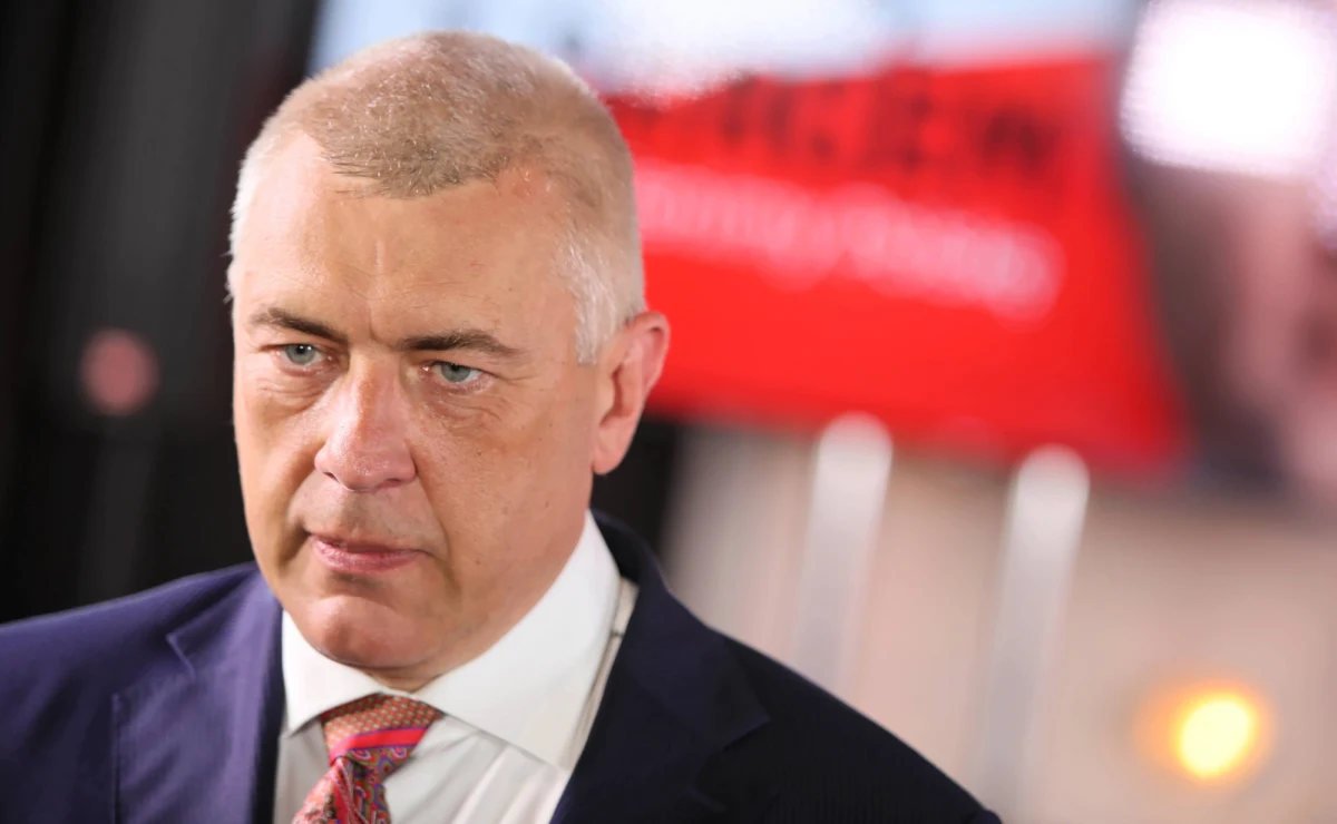 "Mam wolę powrotu do polityki w następnych wyborach i chcę brać udział w rozliczaniu PiS, które będzie przeprowadzone zgodnie z zasadami prawa i sprawiedliwości" - zadeklarował w TVN 24 Roman Giertych - adwokat, a w przeszłości m.in. lider Ligi Polskich Rodzin i minister edukacji. "Chciałbym przynajmniej zostać szefem komisji śledczej do spraw działania wymiaru sprawiedliwości w latach 2015-2021. Mam nadzieję, że to już będzie ten ostateczny czas rządów PiS" - powiedział.