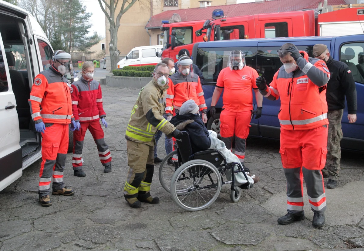 Nad ranem rozpoczęła się ewakuacja ponad tysiąca mieszkańców Barczewa (woj. warmińsko-mazurskie) z domów położonych w pobliżu miejsca, w którym znaleziono niewybuch. Do czasu usunięcia znaleziska przez saperów zamknięty był fragment DK 16. Akcja zakończyła się po godzinie 12. Odblokowany został również fragment DK 16, która zablokowana była na czas usuwania niewybuchu.