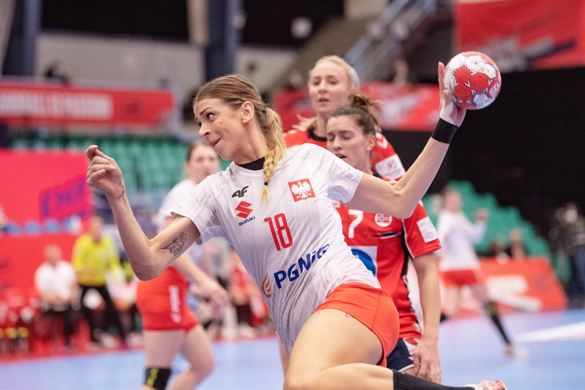 Polska przegrała w Kolding z Rumunią 24:28 (15:11) w swoim drugim meczu grupy D mistrzostw Europy piłkarek ręcznych, które odbywają się w Danii.