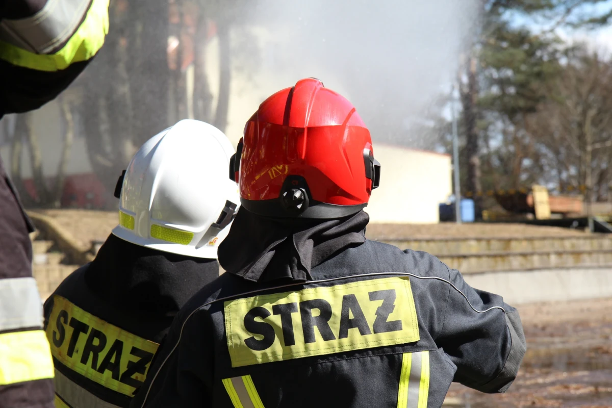 Do dwóch tragicznych pożarów doszło w sobotę w województwie świętokrzyskich. Zginęły dwie osoby.