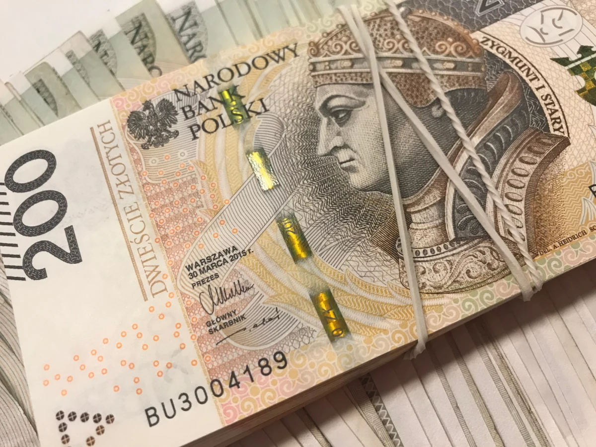 "Jeśli Komisja Europejska wyrazi zgodę, rząd zacznie wypłacać kolejne środki pomocowe dla przedsiębiorców z tzw. tarczy 2.0 na początku stycznia" – powiedział minister-członek Rady Ministrów Łukasz Schreiber.