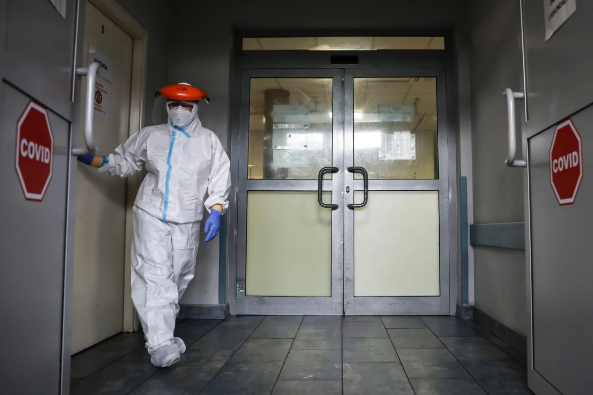 228 chorych na Covid-19 zmarło w Polsce ostatniej doby. Resort zdrowia poinformował również o 9 176 nowych zakażeniach koronawirusem. W polskich szpitalach zajętych jest w tej chwili przez pacjentów z Covid-19 ponad 19 tys. łóżek i 1900 respiratorów. Aktualny bilans pandemii w naszym kraju to 1 063 449 potwierdzone zakażenia i w sumie 20 089 ofiar śmiertelnych.