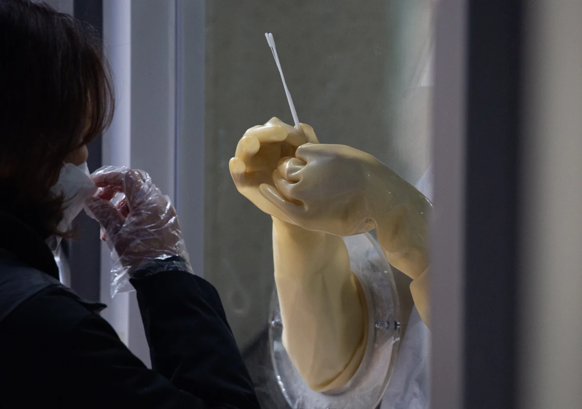 Ministerstwo Zdrowia informuje o 4 423 nowych przypadkach zakażenia koronawirusem. Ostatniej doby zmarło 92 chorych na Covid-19. Bilans epidemii koronawirusa w Polsce to 1 067 870 zakażonych. Nie żyje 20 181 spośród nich.