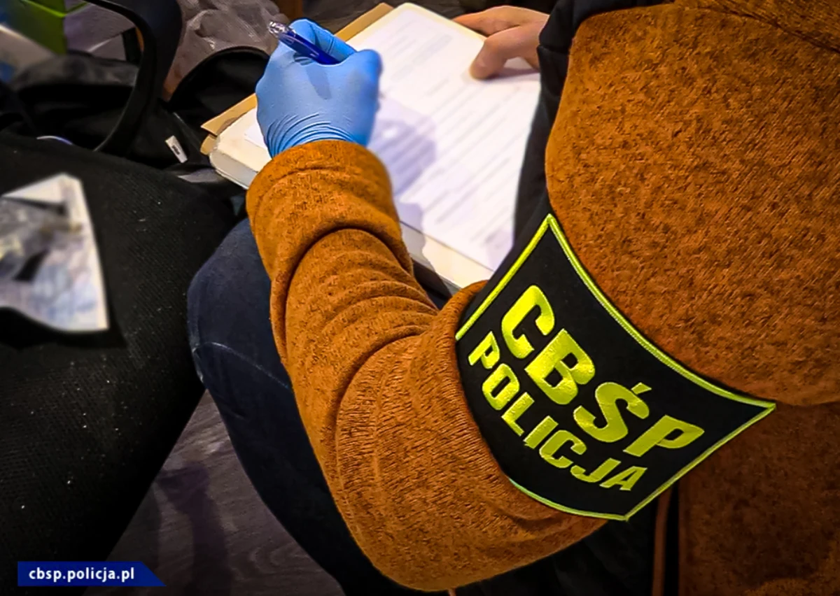 Prokuratura skierowała do Sądu Okręgowego w Katowicach akt oskarżenia przeciwko Maciejowi M. pseudonim „Maślak”. Przywódca grupy pseudokibiców "Psychofans" odpowie za nakłanianie do zabójstwa prokuratora, który prowadził postępowanie przeciwko kibolom. Mężczyzna chciał też, by spalone zostały akta sprawy dotyczące pseudokibiców.