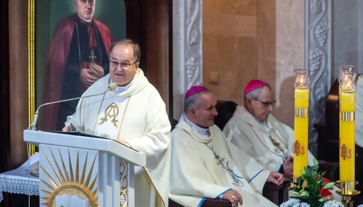Bydgoski sanepid chce wyjaśnień od osób, które zorganizowały 29. urodziny Radia Maryja. Inspektor sanitarny zamierza zwrócić się do policji i organizatorów w tej sprawie. W sobotę w uroczystościach w Toruniu brało kilkaset osób, w tym kapłani, biskupi i politycy z ministrem sprawiedliwości Zbigniewem Ziobrą na czele. Wielu nie miało masek.