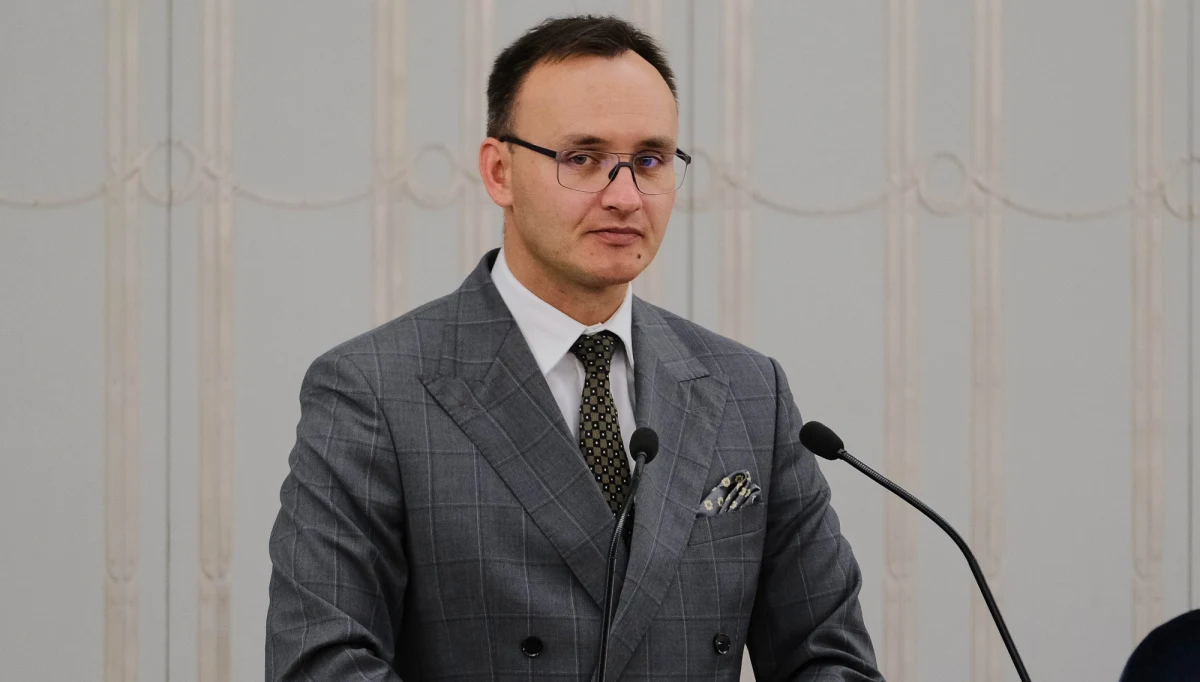 „Z tego co pamiętam nie było aplauzu żadnego przy tych słowach i to był wyraz braku aprobaty. Wyraziłem swoje oburzenie” – zapewnił Rzecznik Praw Dziecka, odnosząc się do słów o. Tadeusza Rydzyka, który w swoim przemówieniu zbagatelizował problem pedofilii w Kościele. Jak dodał gość Porannej rozmowy w RMF FM, „całą swoją działalność poświęcam temu, żeby bronić ofiary pedofili”.