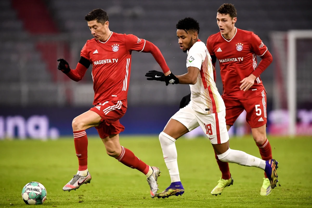 Robert Lewandowski znalazł się w finałowej trójce piłkarzy nominowanych do nagrody Globe Soccer Awards. Jego konkurentami są Portugalczyk Cristiano Ronaldo z Juventusu Turyn i Argentyńczyk Lionel Messi z Barcelony. Nazwisko zwycięzcy zostanie ogłoszone 27 grudnia.