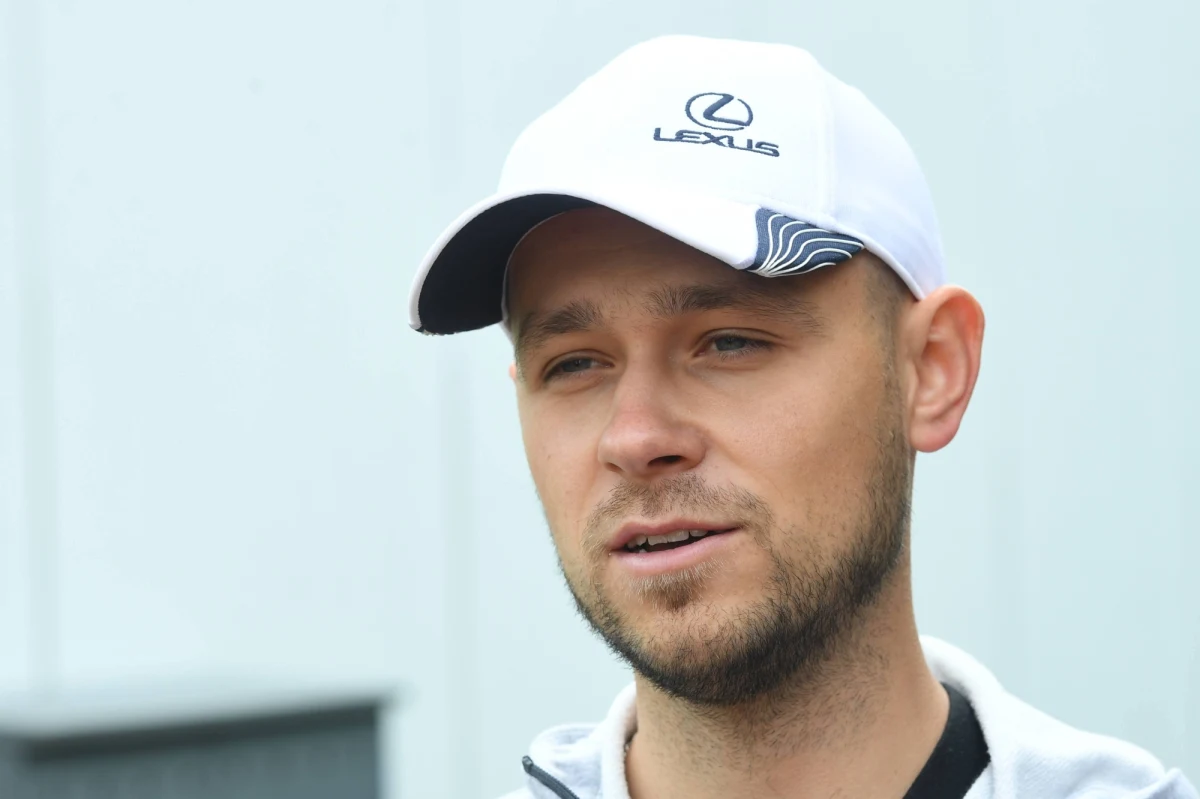 Piotr Sierzputowski wybrany został w plebiscycie WTA Trenerem Roku 2020. Właśnie z jego pomocą Iga Świątek wypracowała największy sukces w historii polskiego tenisa: sięgnęła po tytuł w wielkoszlemowym French Open. 