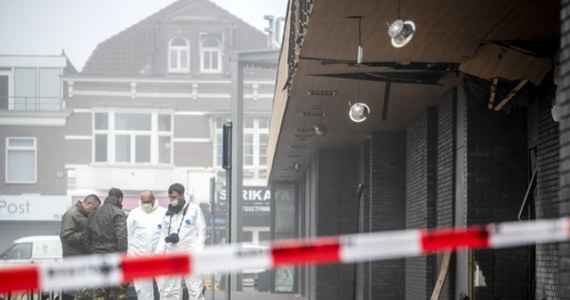 Wybuch w polskim sklepie w Beverwijku pod Amsterdamem. Do eksplozji doszło w środę rano, nikt nie ucierpiał. Jest to już trzeci polski sklep w Holandii, w którym doszło do wybuchu w ciągu ostatnich dwóch dni. W związku z tymi incydentami polski MSZ poinformował o podjęciu interwencji w ambasadzie Królestwa Niderlandów.