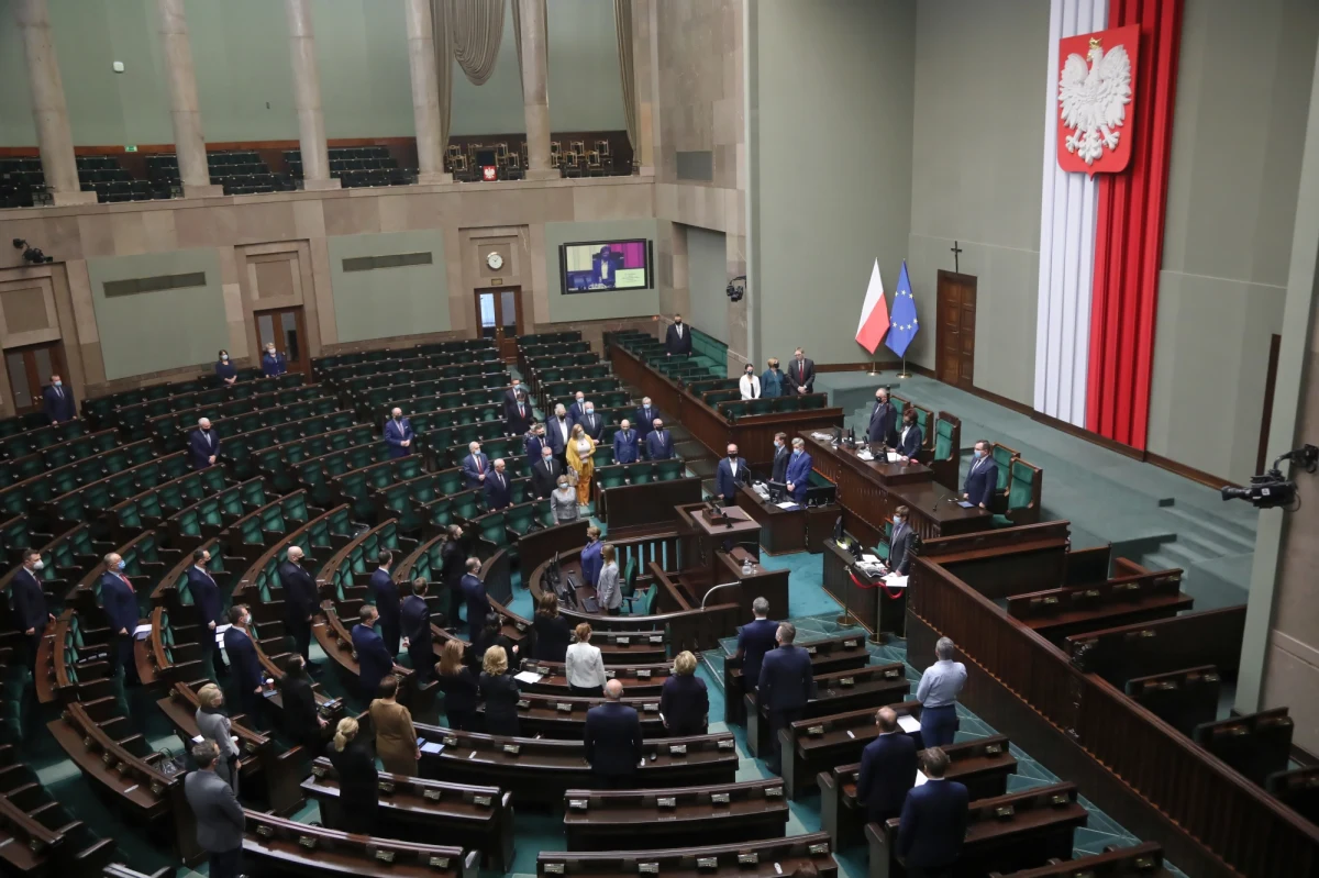 Marszałek Sejmu Elżbieta Witek wyznaczyła termin na ponowne zgłaszanie kandydatów na nowego Rzecznika Praw Obywatelskich - to 29 grudnia 2020 roku. Sejm już dwukrotnie odrzucił kandydaturę Zuzanny Rudzińskiej-Bluszcz.