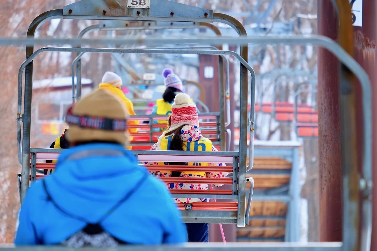 Słowacja wprowadza nowe obostrzenia. Od przyszłego tygodnia zamknięte będą sklepy, a goście hotelowi i narciarze będą musieli mieć negatywny wynik testu na koronawirusa. Z kolei po świętach testy mają być obowiązkowe w zakładach pracy powyżej 500 osób.