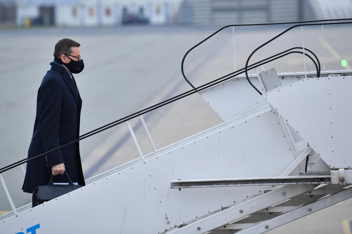 Od kiedy działać będzie unijny mechanizm "pieniądze za praworządność"? To dla Polski najważniejsze pytanie, przed ruszającym dziś szczytem w Brukseli. Tymczasem - jak informuje nasza korespondentka - Holandia stawia trzy warunki dla przyjęcia ważnego dla polskiego rządu - kompromisu. 