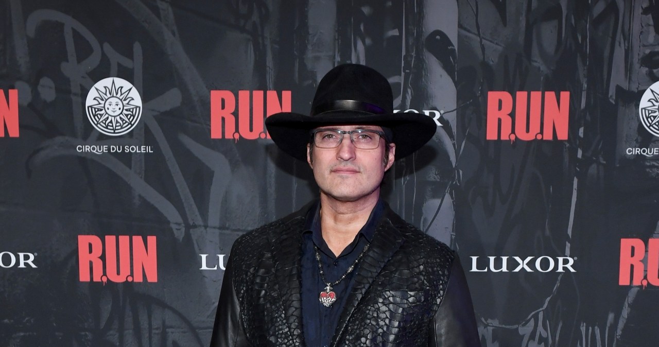 Robert Rodriguez, twórca "Desperado" i "Sin City", zrealizuje teraz nową wersję przygód "Zorro". Serial, nad którym pracuje, przyniesie dwie duże niespodzianki - zamaskowany mściciel będzie kobietą, a fabuła będzie osadzona współcześnie.