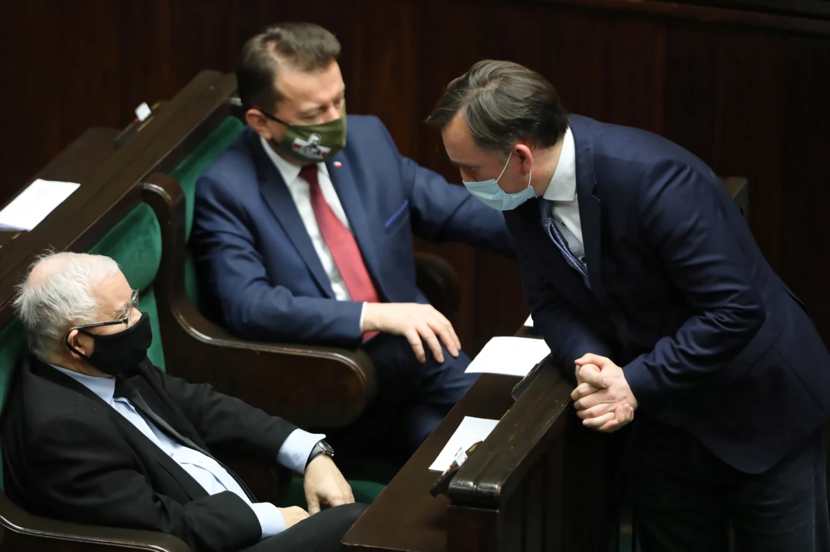 Prezes Solidarnej Polski, minister sprawiedliwości Zbigniew Ziobro krytykuje rozporządzenie ws. systemu warunkowości. Stworzy możliwość znaczącego ograniczenia polskiej suwerenności; łamie też traktaty europejskie - napisał w oświadczeniu prezes Solidarnej Polski i minister sprawiedliwości. I dodał, że podjęto decyzję, przed którą przestrzegała Solidarna Polska.