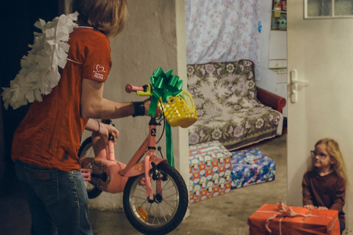 Weekend Cudów to wyjątkowy moment. Wieńczy on podejmowane przez cały rok wysiłki Szlachetnej Paczki. W ciągu dwóch dni do potrzebujących dociera mądra pomoc w postaci przygotowanych przez darczyńców paczek, odpowiadających na konkretne potrzeby konkretnych rodzin. Poza wsparciem materialnym, ci którzy je otrzymują, zyskują również nadzieję na realną zmianę. W tegorocznej, 20. już edycji Szlachetnej Paczki, Weekend Cudów przypada na 12 i 13 grudnia. 