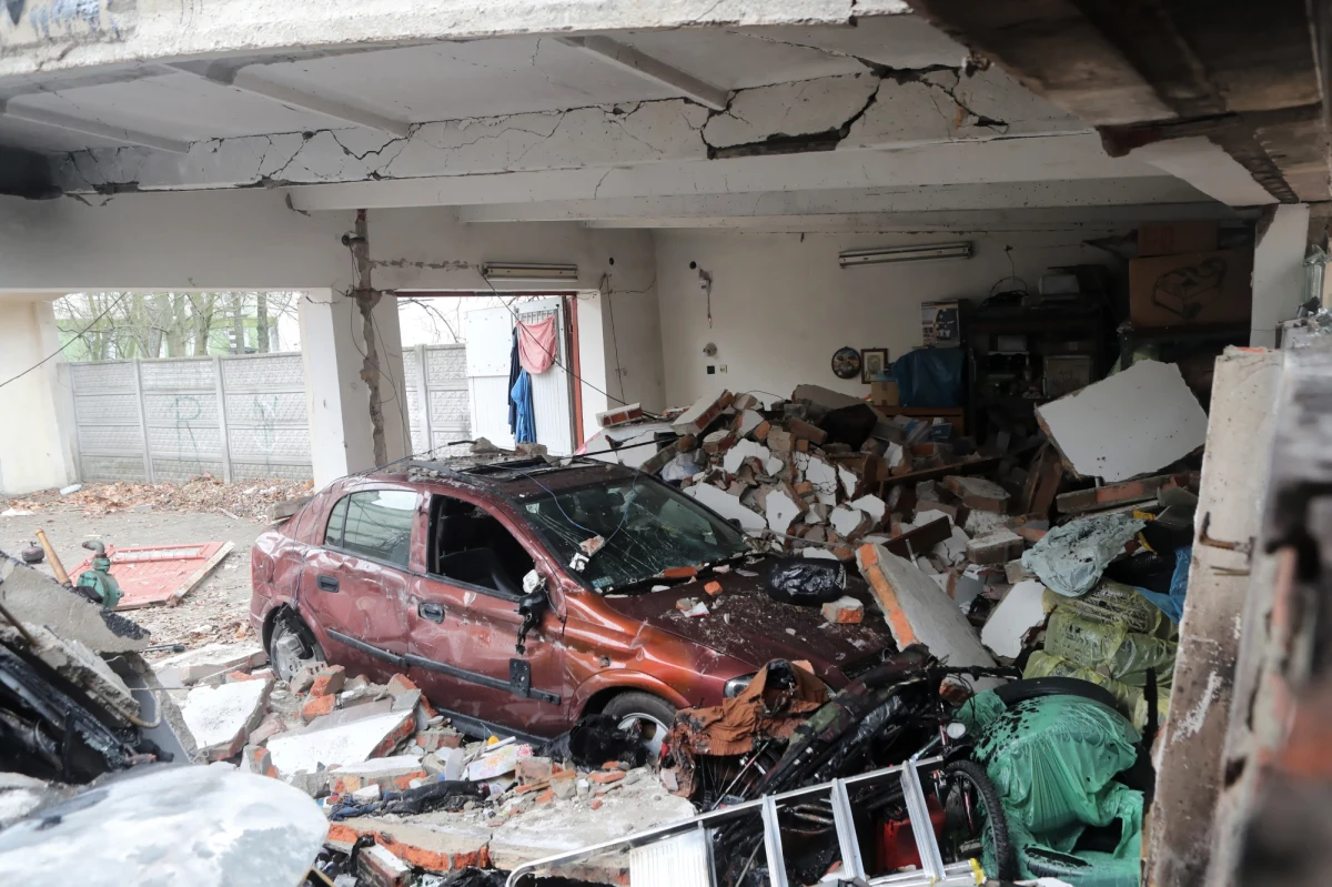 W nocy z czwartku na piątek, po wybuchu w jednym z garaży w Łodzi, spłonęły się cztery auta.